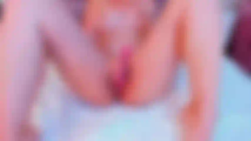 Mi juguete vibrador me hace sentir muy cachonda y con ganas de sentir tu deliciosa polla.