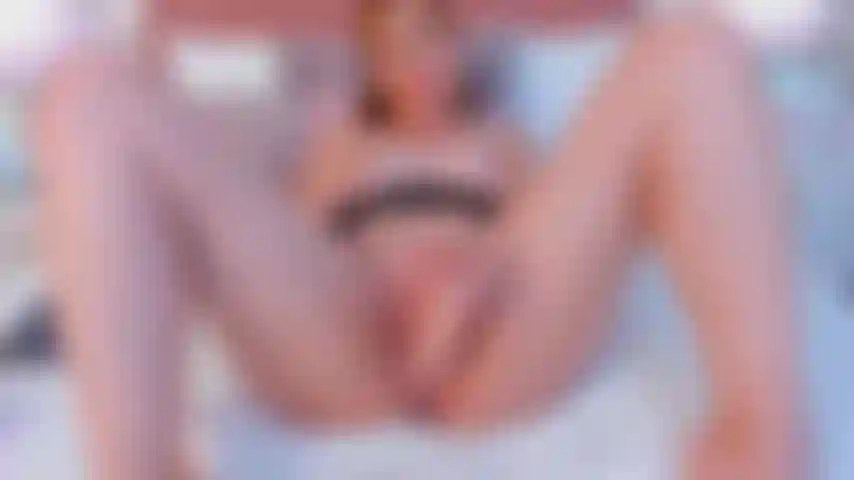 El semen que sale de mi coño es la señal de que follarlo e imaginar que es tu polla me hace explotar y ponerme muy mojada y cachonda.