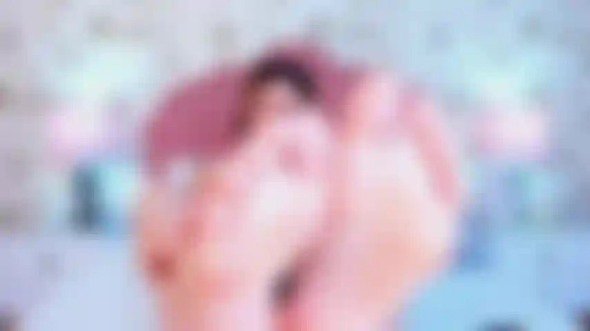 Te gustan las plantas de mis pies sexys, tu polla ya esta dura explota en mis tetas calientes quiero sentir tu semen.