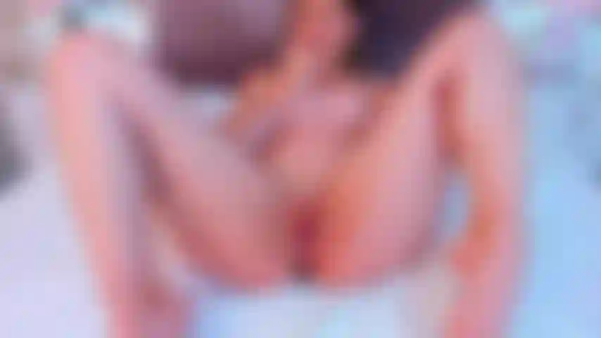 Mi coño abierto te pondrá duro como una rosa, pero mi gran culo sexy rebotando en él sin parar, es lo que te hará explotar, dame toda tu leche.