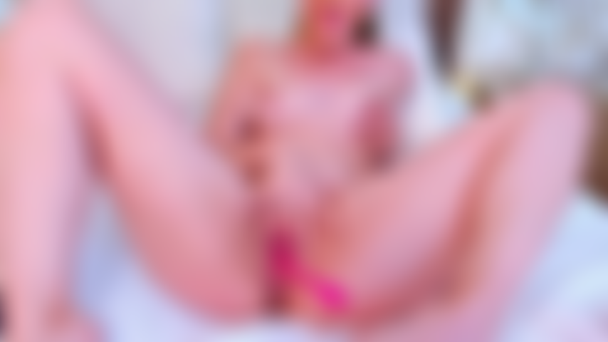 Tus dedos no querrán dejar de jugar con la humedad de mi coño tan caliente y húmedo que no querrás dejar de tocarlo y luego follarlo.