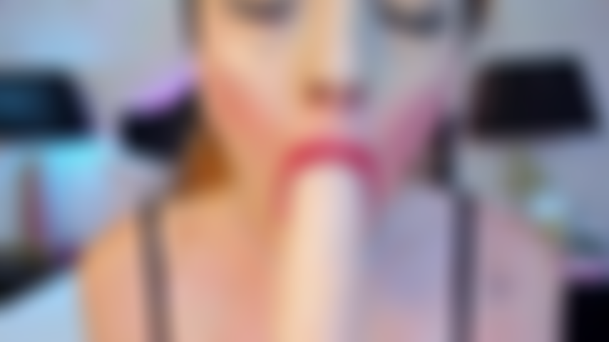 Mis labios sexys en tu polla, sentirla ponerse dura hace que mi coño esté muy húmedo ayúdame con este calor y humedad y fóllame.