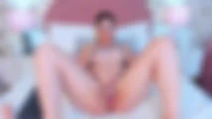 Mi coño va a explotar pronto las vibraciones de mi juguete están al máximo.