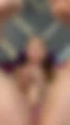 Cada penetración de mi coño con mi juguete despertará todos tus sentidos... Tu polla explotará de placer.