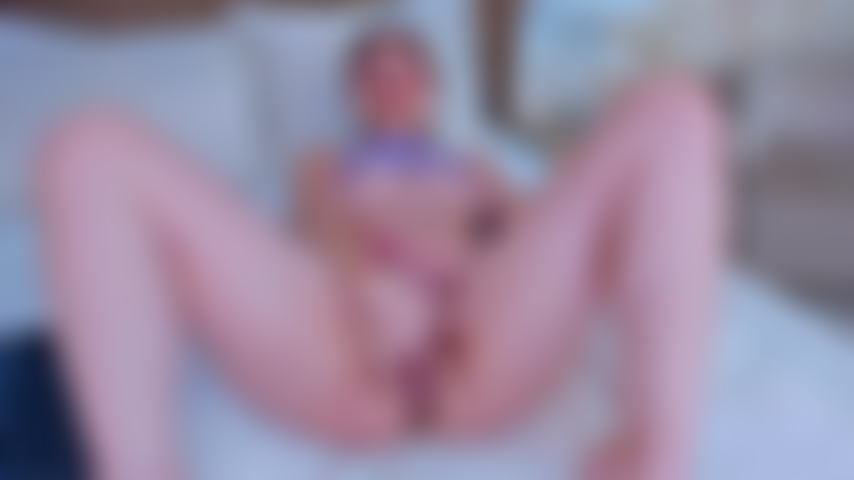 Estas vibraciones están haciendo que mi coño se humedezca solo para ti, no puedo dejar de retorcerme, cada vibración me envía una oleada de placer que me hace mojar y necesitarte más.