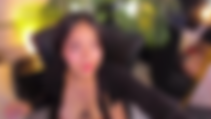Juego_con_las_tetas_en_la_silla.