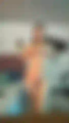 Baño mi cuerpo desnudo y sexy para ti.