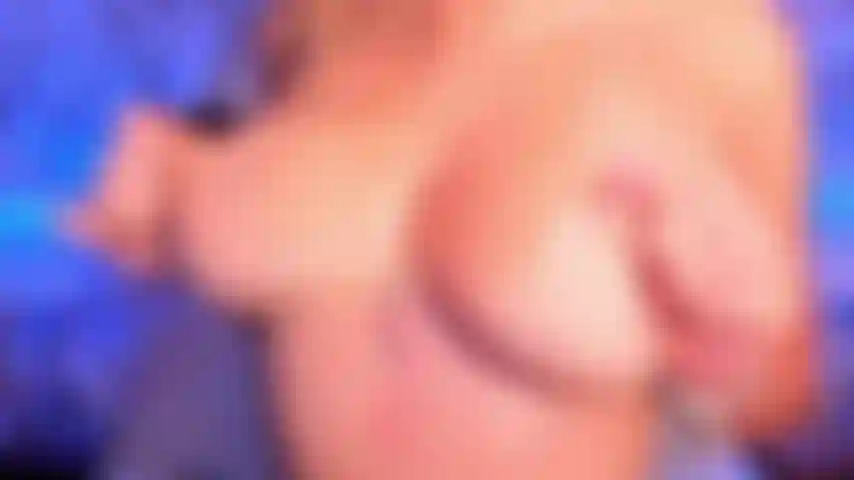 Mis grandes tetas en tu cara, tu polla en cuestión de segundos se pondrá dura como una roca pero te haré explotar saltando encima de ella.