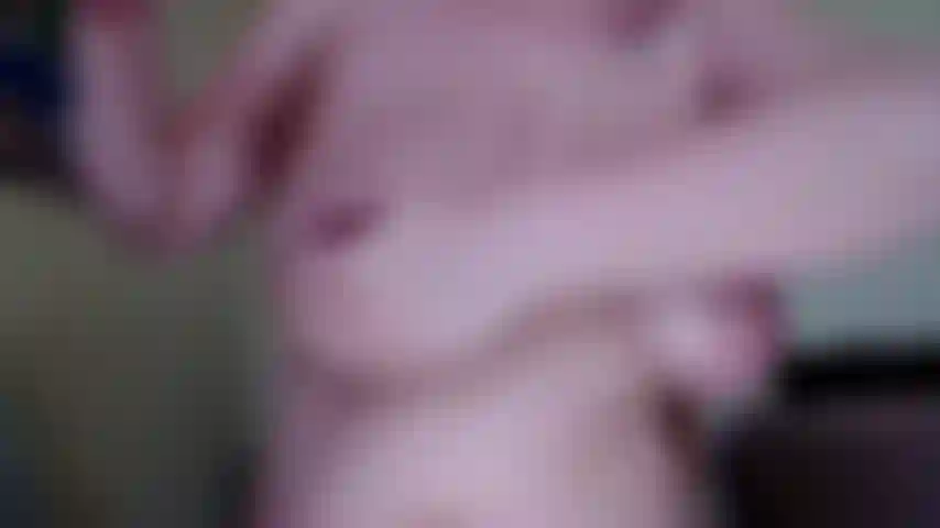 Tanto aceite para mis tetas.