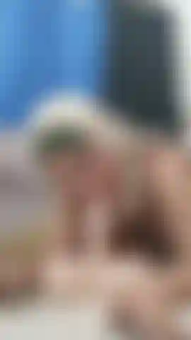 ¿Te gusta cómo te lo chupo a cuatro patas?