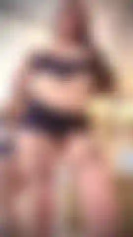 Mi culo prieto lo rompe un consolador de cristal.