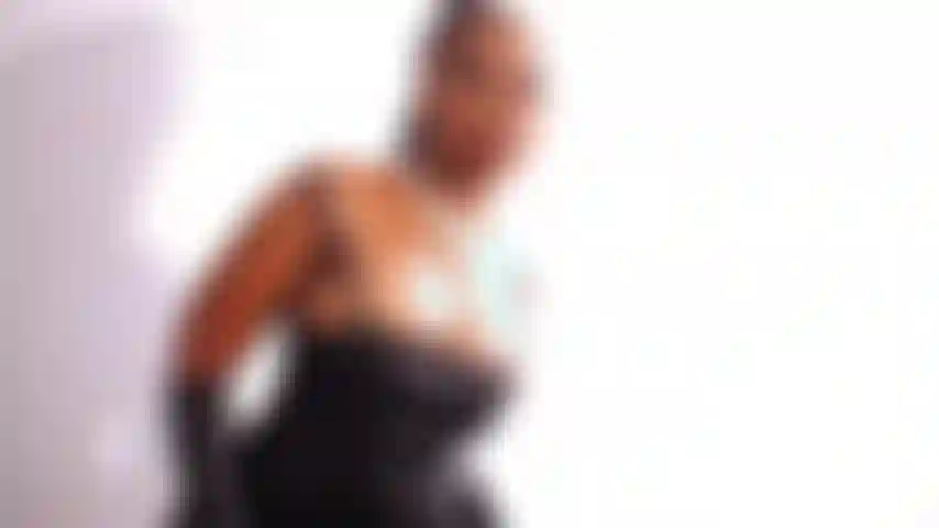 Chica traviesa de látex (horrores).