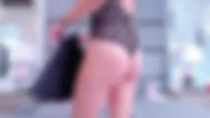 Sigo cabalgando hasta el orgasmo squirting.