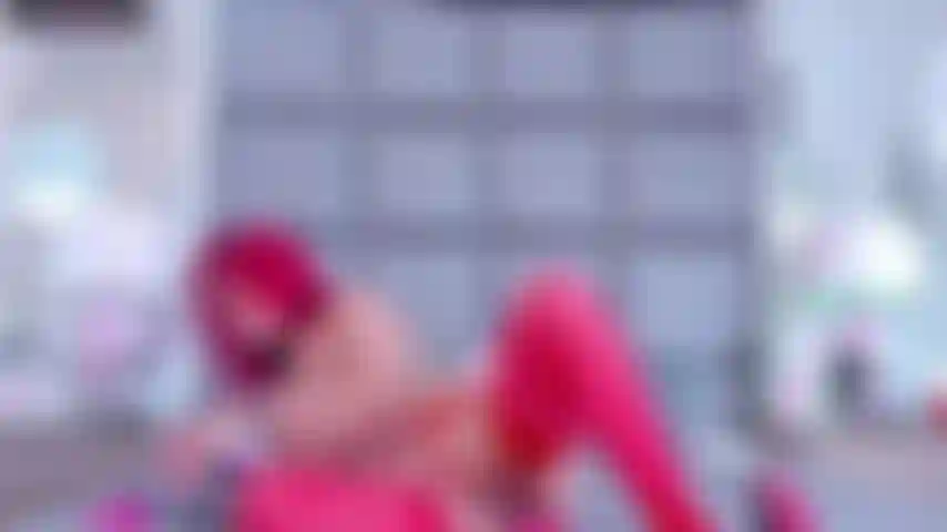 Pelirroja de grandes tetas naturales seduce lista para follar.