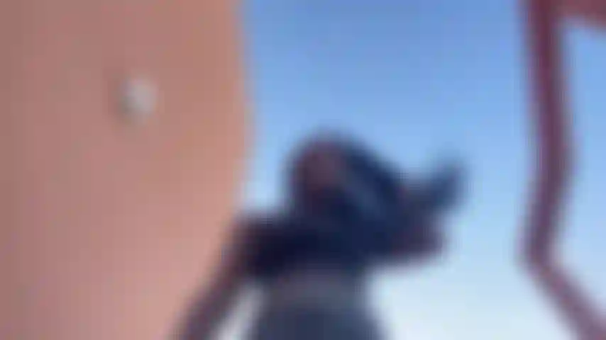 Castigo: sentadillas en la cara.