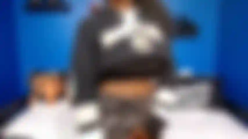 Estiramiento en leggins militares.