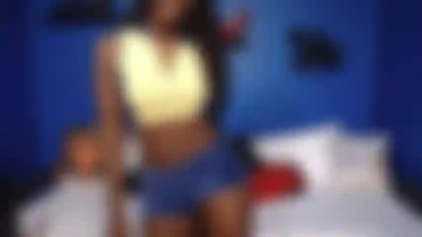 Strip tease con mucho culazo.