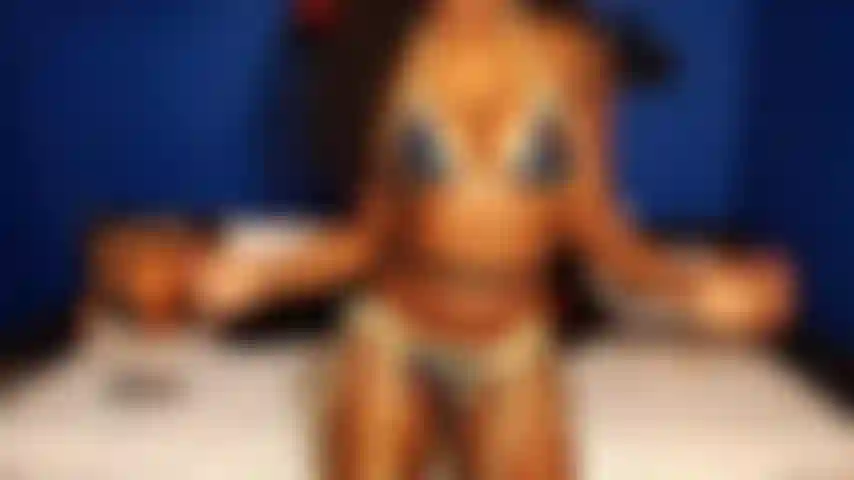Striptease de corazón bikini.
