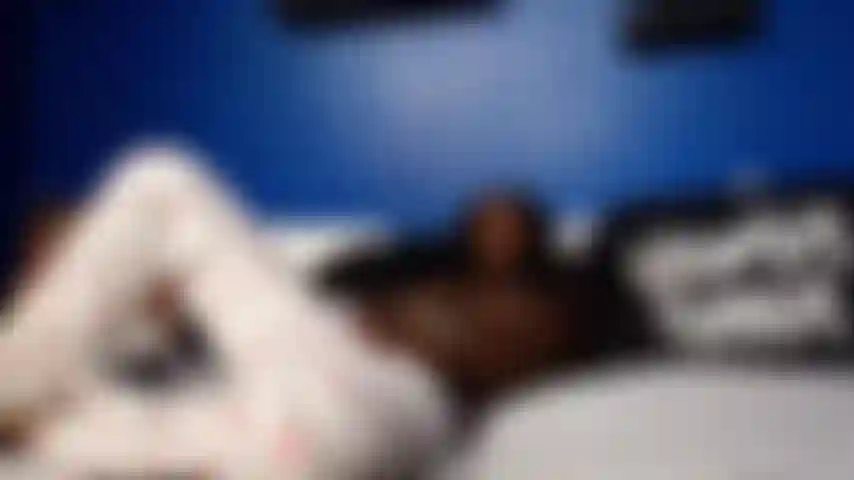 Masturbación en pijama.