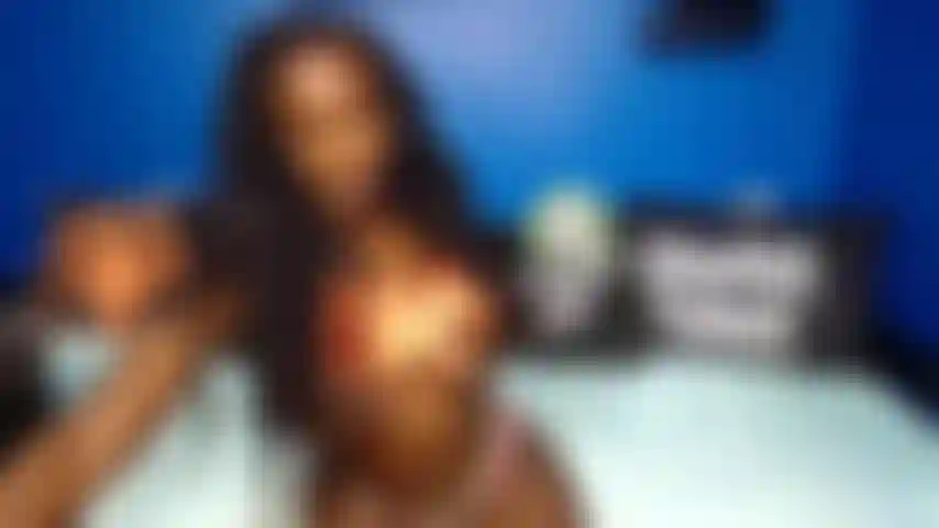 Provocación de tetas superiores naranjas.