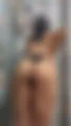 Únete a mí en la ducha, sé que quieres.