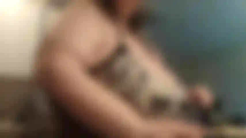 Siendo una provocación con pezones y huevos.