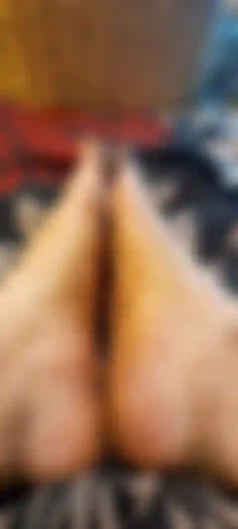 Pies sucios follan con un consolador de gran polla negra.