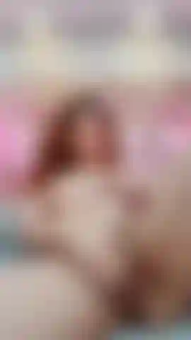 A very hot kitten 🥵