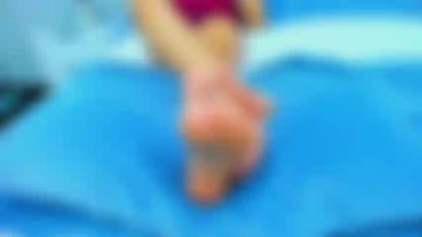 Abre los dedos de los pies.