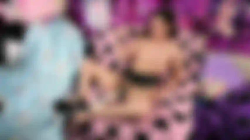 Bondage con cinturón o en tacones de aguja.