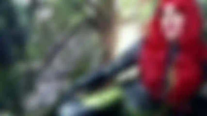 Poison ivy joi. Has sido capturada y, para ser liberada, debes seguir sus instrucciones para masturbarse. Al final te ruega que te corras en la boca y en la cara.