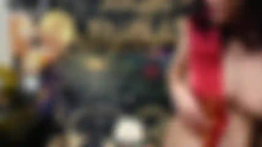 Pastel de cumpleaños sentado chapoteando.