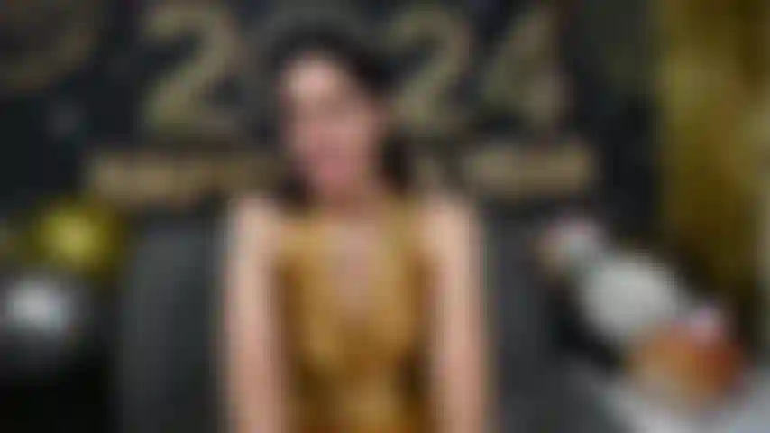 Juego de roles, secretaria cachonda se folla al jefe casado en una fiesta de nueva york para obtener un aumento.