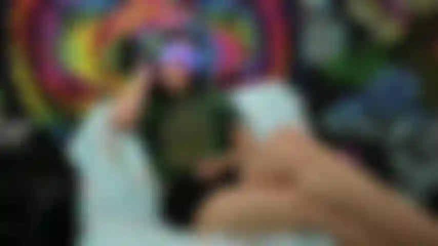 Follándome a la chica raver.
