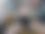 Colegiala chupa y monta un consolador negro.