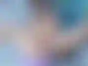 Kinky kitty se masturba. Ella se azota el culo con un látigo antes de provocar su clítoris con un juguete vibratorio y un vibrador deslizante en el interior. Finalmente, se pone una mordaza dentro de la boca mientras se masturba.