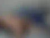 Agradecida por tu masturbación, gracias por todo tu apoyo. Hago un pequeño striptease sexy con mi camisón de seda y me masturbo en la cuña liberadora con mi consolador. Me mojo mucho y me corro mucho!