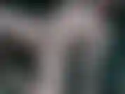 Masturbándome en el oro del duende. Chupo un consolador vibrante antes de deslizarlo dentro de mi coño. Termino con un orgasmo estremecedor!