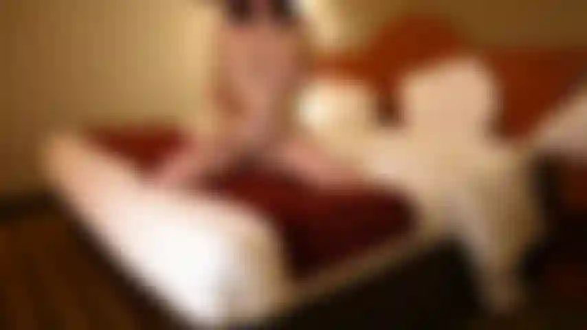 Strip tease y squirting múltiple intenso.