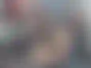 Doble penetración en medias de rejilla con consolador de doble punta. Me encanta que me follen los dos agujeros al mismo tiempo después de meterme ambos extremos en la boca al mismo tiempo.