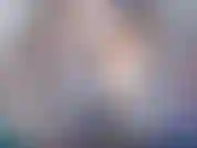 Suave seducción de tus sentidos. Tentándote y provocándote, mi escote perfecto envuelto en un suéter dorado brillante. Para amantes de la belleza, y obsesivas del escote.