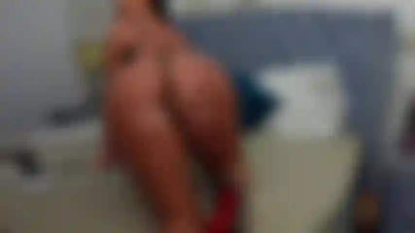 Chupo y monto un bbc de 8 pulgadas (20 cm).