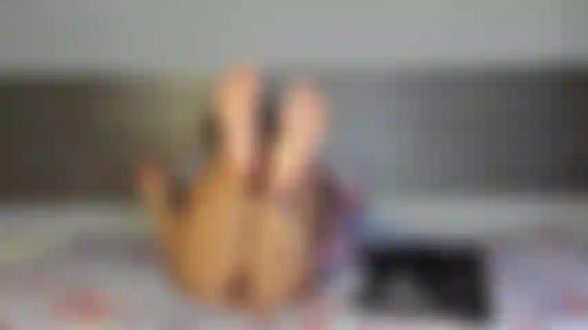 FOOT SHOW!! Look at my beautiful feet. I love putting them on your face, rubbing them, sucking them and caressing them. Do you like them in your mouth? Then I put them on your delicious big hard cock. Then you fuck me on all fours while you look at my delicious feet, so you can rub and caress them. Then you fuck me in the missionary position, so that your feet are on your chest and mouth, and you finish with a delicious cumshot on my sexy feet.