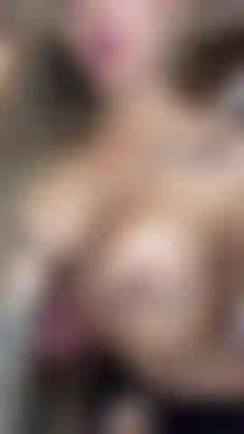 Imagina mis labios bajando lentamente.