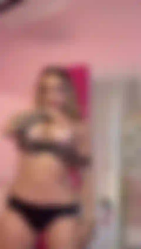 Cachonda y perfecta.