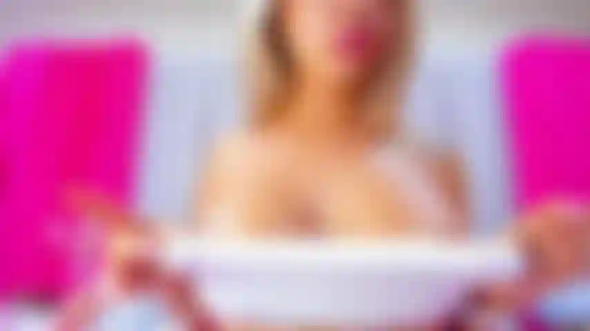 Tetas sexy con aceite.