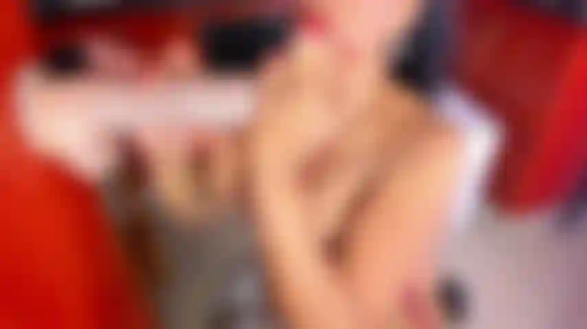 Mamada mi consolador grande.