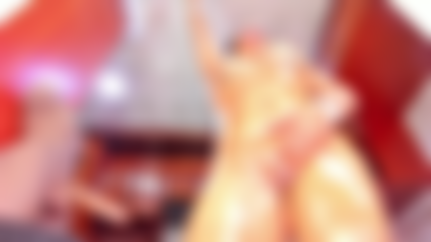 Aceite por todo mi cuerpo maduro.