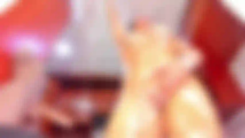 Aceite por todo mi cuerpo maduro.