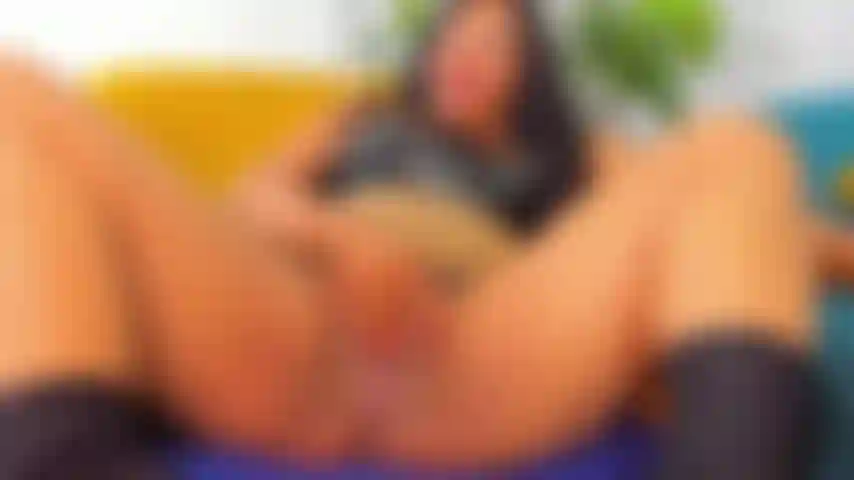 Tocándome hasta venir por ti.